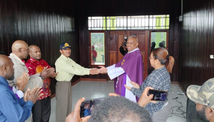 Pemda Pegubin Serahkan Satu Unit Perkantoran Jadi Kampus Sementara Universitas Okmin Papua