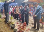 Ketua Wilayah Pegubin Pdt. Nerri Soll,M.Th resmi melantik Pdt. Esau Salawala sebagai Ketua Klasis Eipa