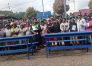 Mendorong Kemajuan UMKM Di Pegubin, Bupati Spei Yan Bidana Beri Bantuan Payung dan Meja Jualan