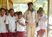 Inspiratif, Demi Wujudkan Visi Cerdas Seorang Kepsek SD Inpres Kubipkop, Anton Taplo Ngajar Tiga RKB  Seorang Diri